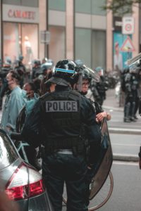 Force de l’ordre dans les rues pour la réforme des retraites des fonctionnaires