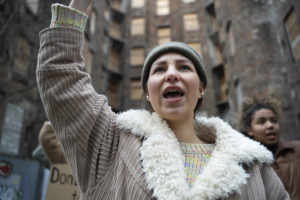 Manifestant en colère pour une meilleure retraite dans la fonction publique